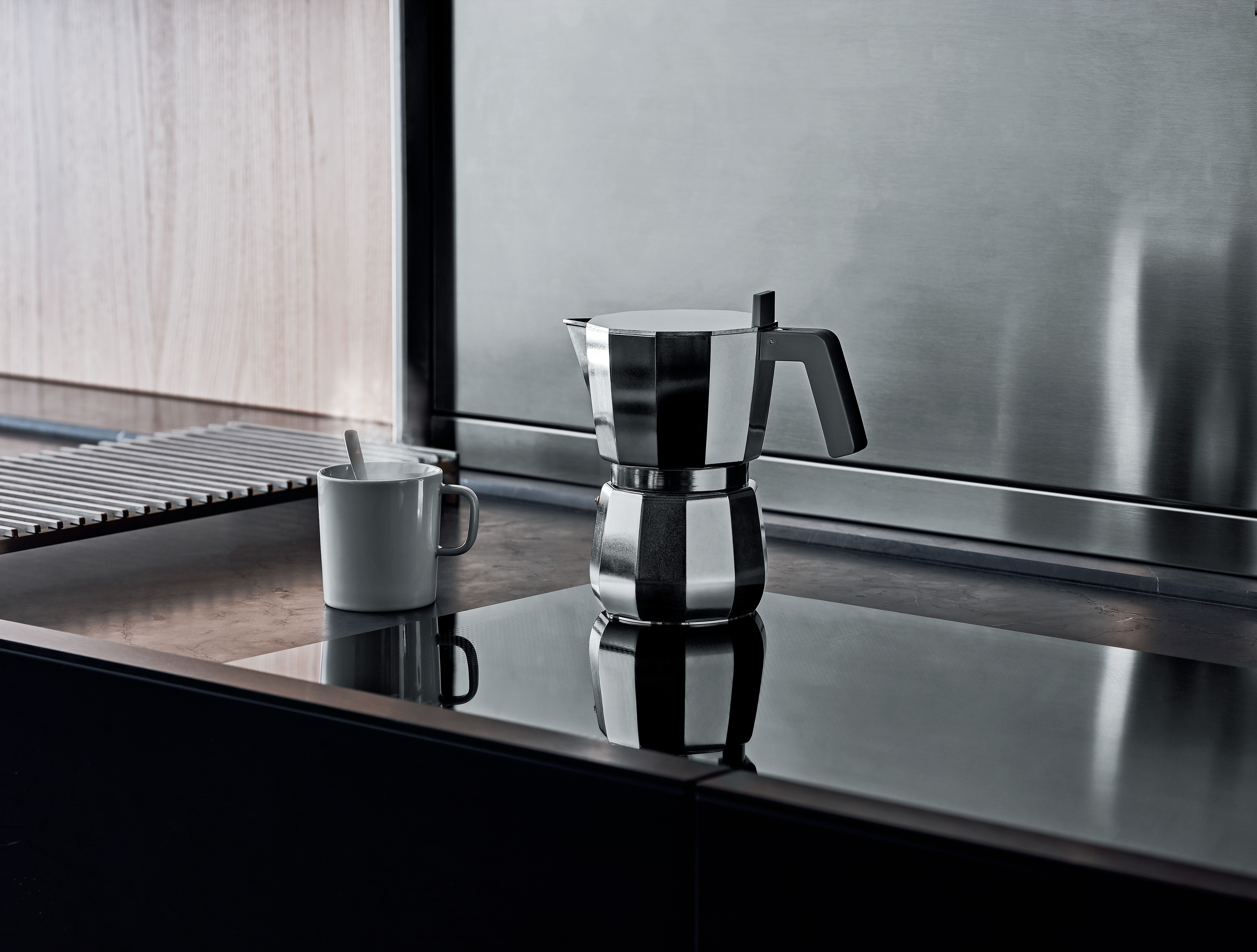 Alessi | アレッシィ からのMoka エスプレッソコーヒーメーカー