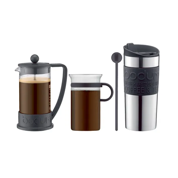 Kaffeset med presskanna, kopp, resemugg och sked