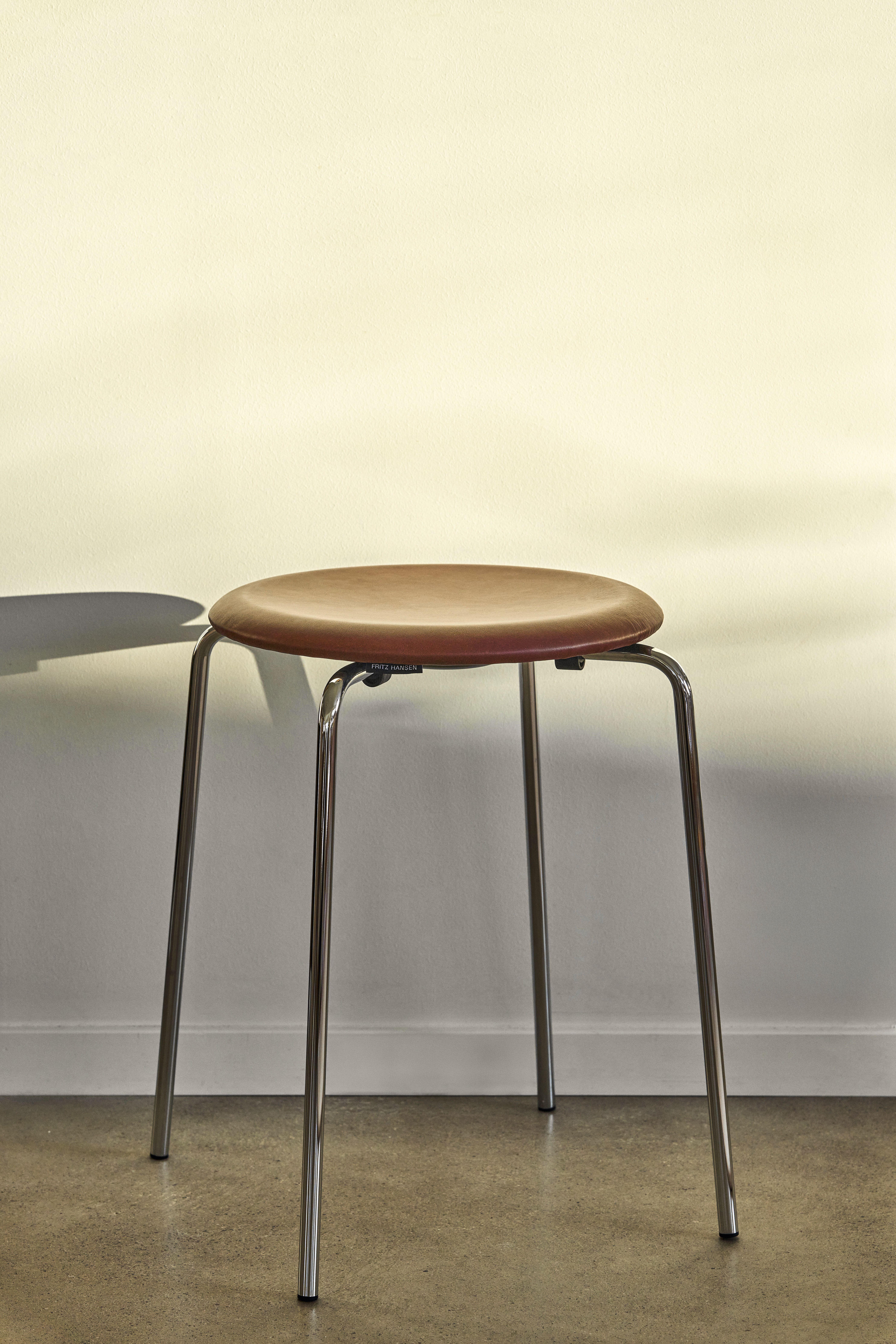 Dot stool leather from Fritz Hansen - NordicNest.com