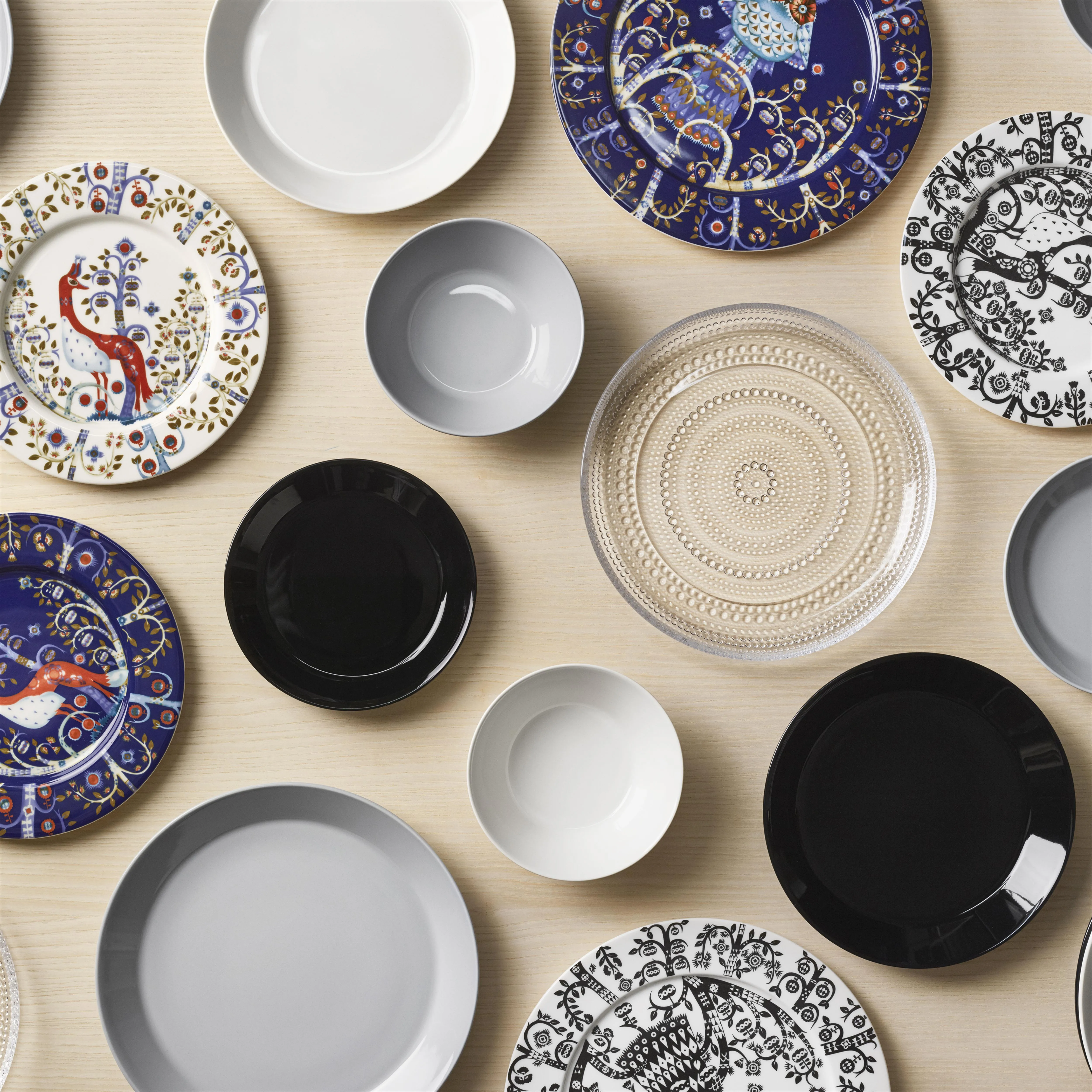 Taika plate 27cm from Iittala - NordicNest.com