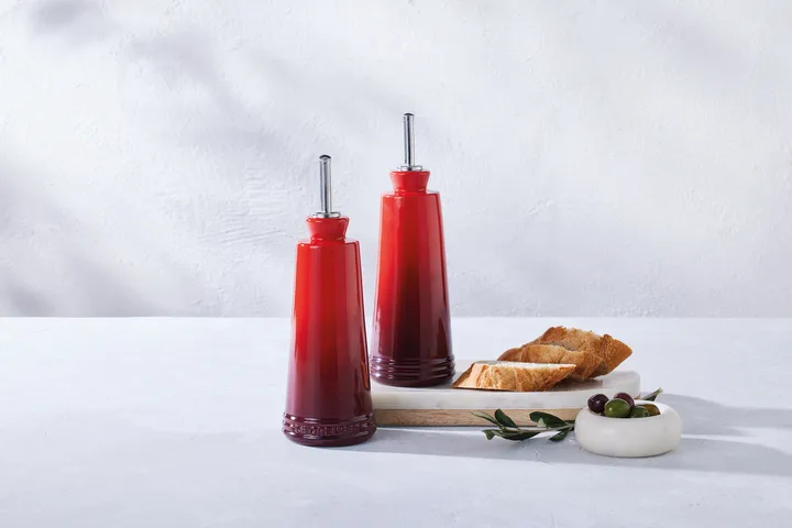 Le Creuset Signature oil & vinegar set - Le Creuset | KitchenTime