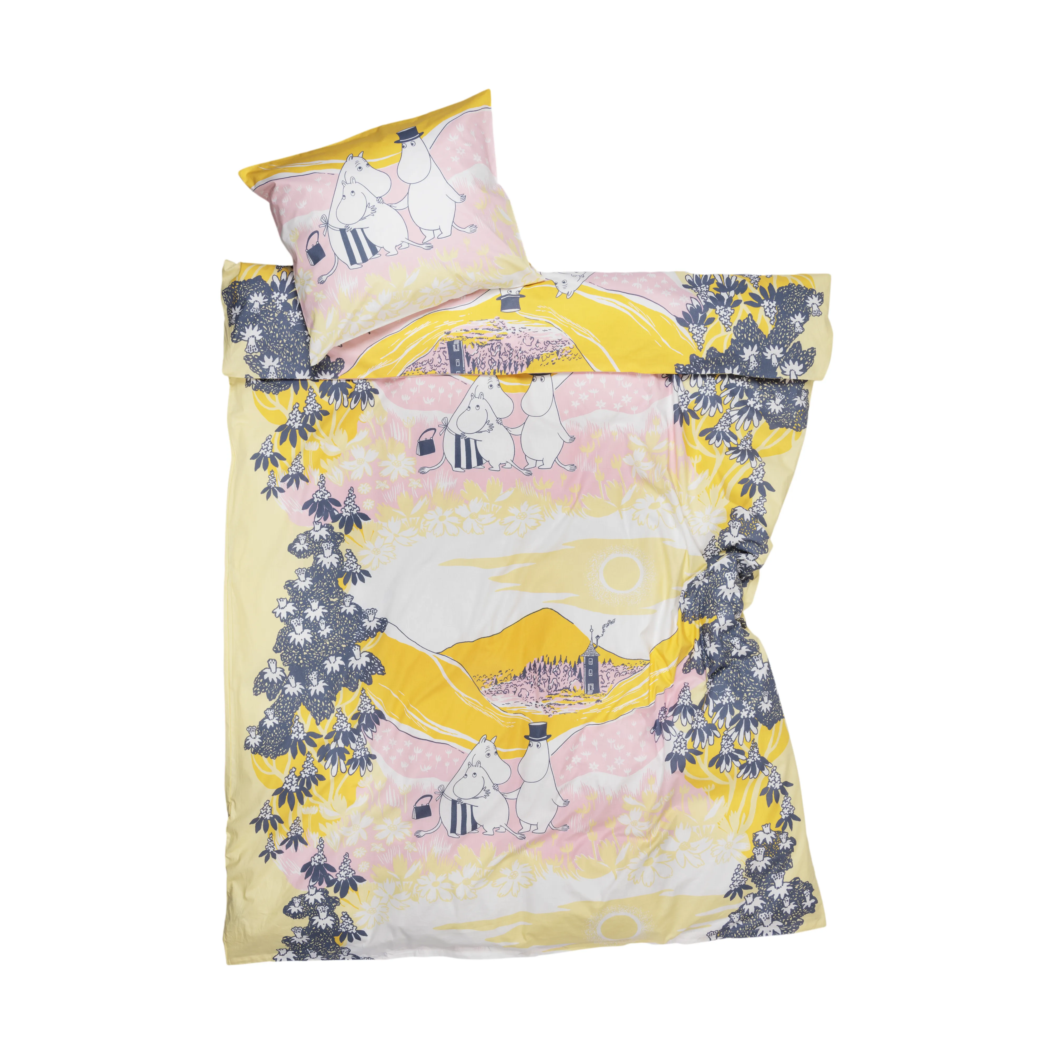 Family time Moomin bedding set from Moomin Arabia - NordicNest.com