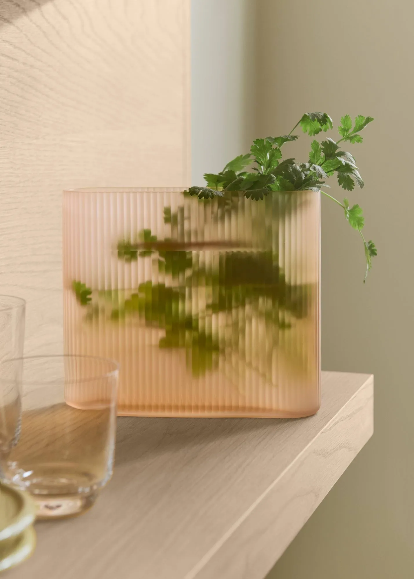 Ridge Vase Milchglas 16,5 cm