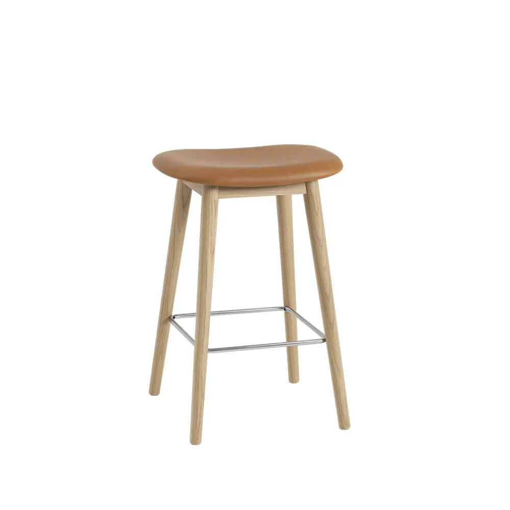 Muuto Tabouret Fiber counter cuir cognac, pieds en chêne