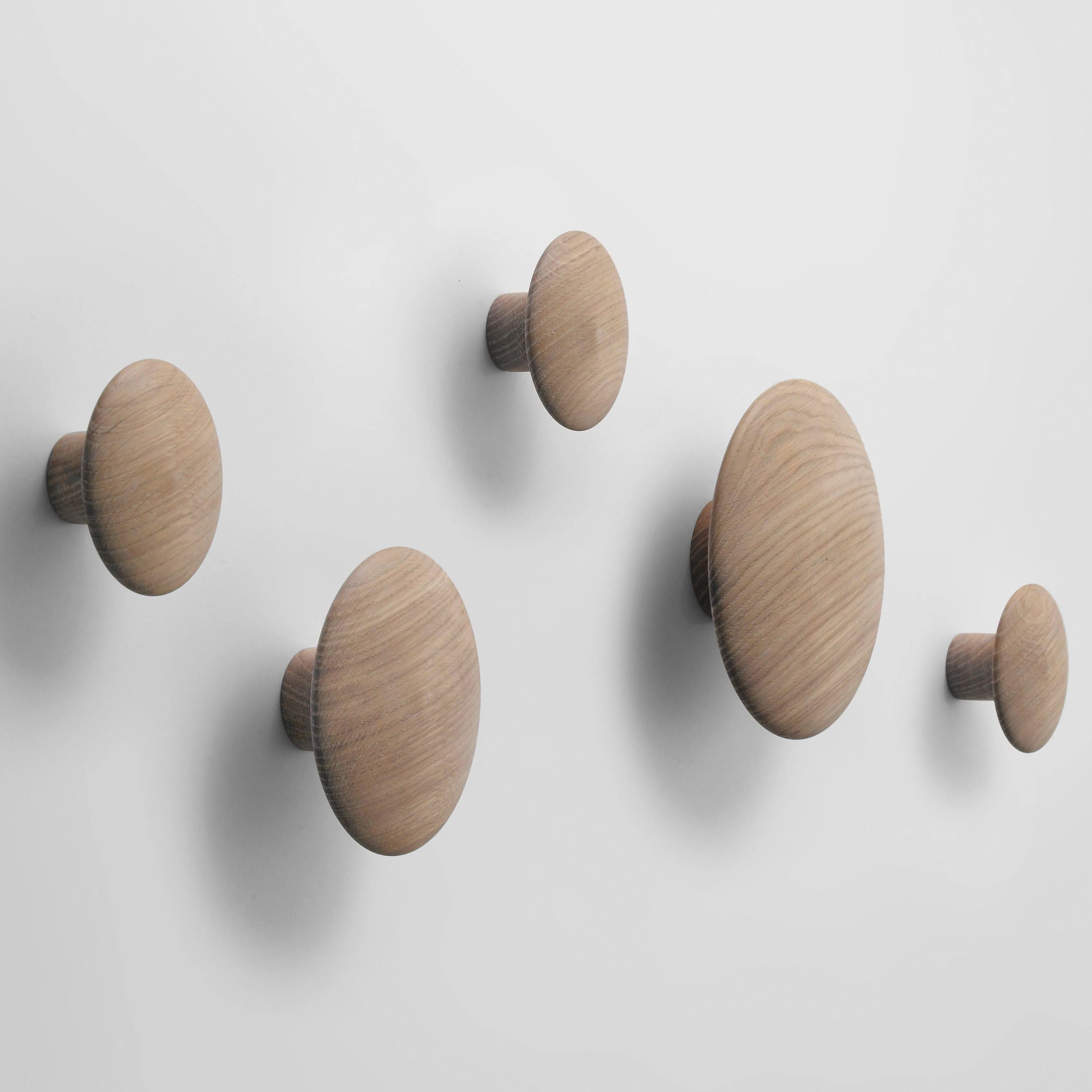 Muuto The Dots Coat Hooks 3点セット The Dots coat hooks, 5-pack from Muuto - NordicNest.com