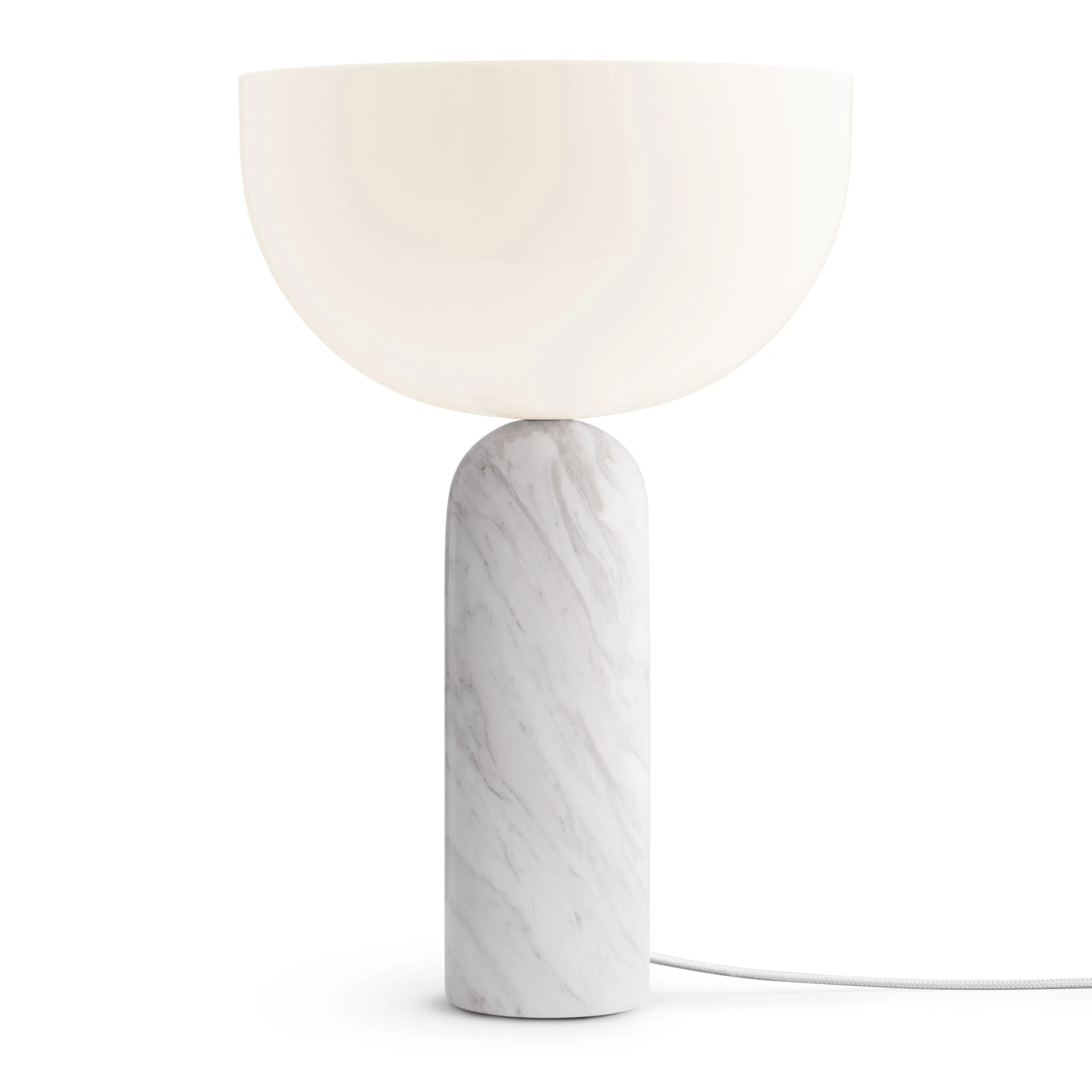 Bordlampe med hvit marmorfot og rund lysende skive