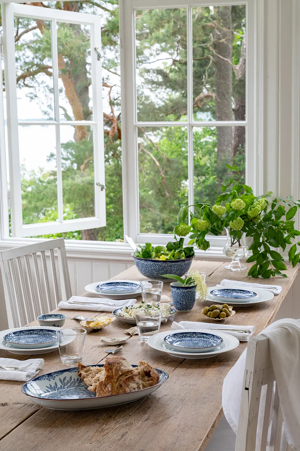 Ostindia Floris serving bowl from Rörstrand - NordicNest.com