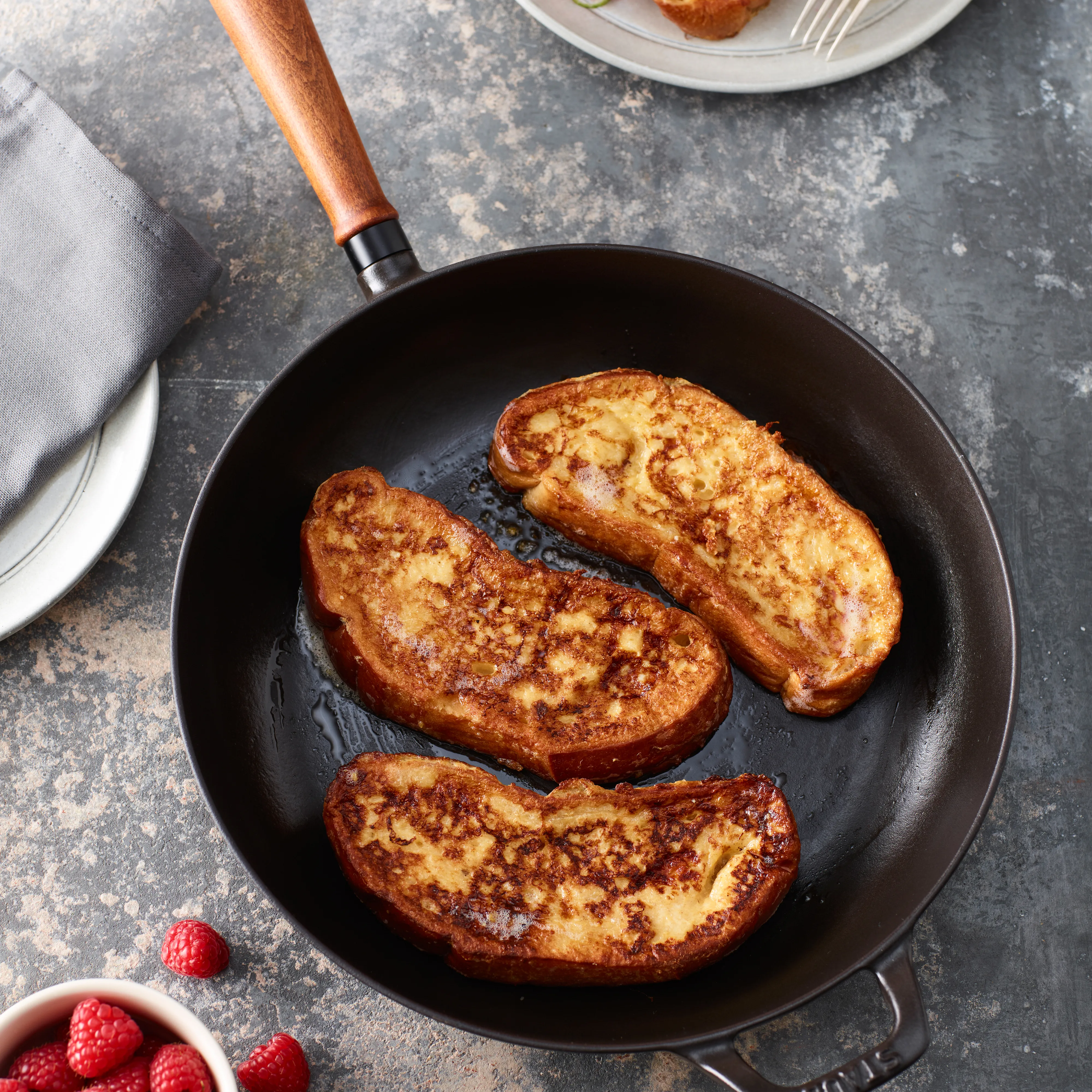 Staub フライパン 木製ハンドル STAUB | ストウブ からのヴィンテージ フライパン 木製ハンドル付き