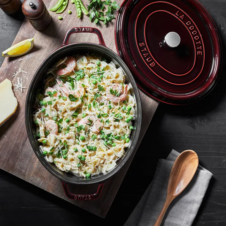 Staub La Cocotte oval cast iron pot 4.2 L - STAUB | KitchenTime
