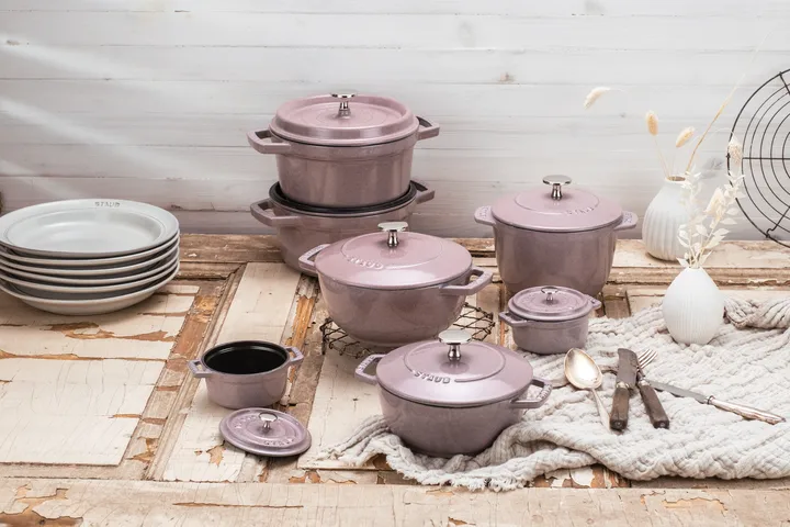 Staub La Cocotte round casserole cast iron 3.8 L - STAUB | KitchenTime