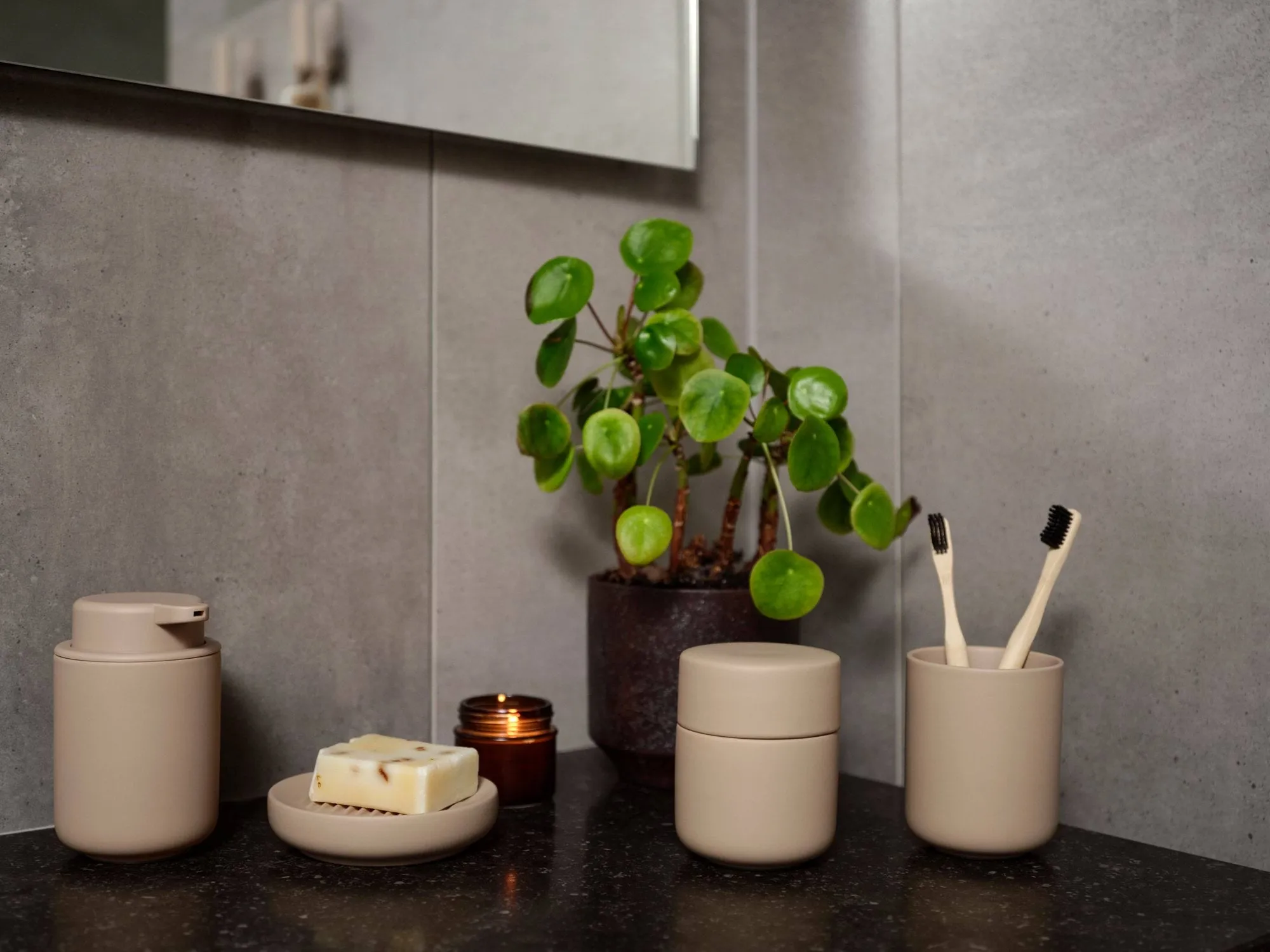 Zone Denmark | ゾーン デンマーク からのUme 歯ブラシホルダー